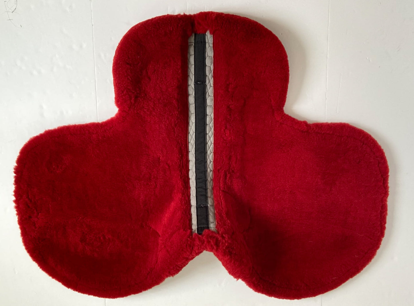 Mattes Sheepskin Hunter Pad - Black & Red - Large