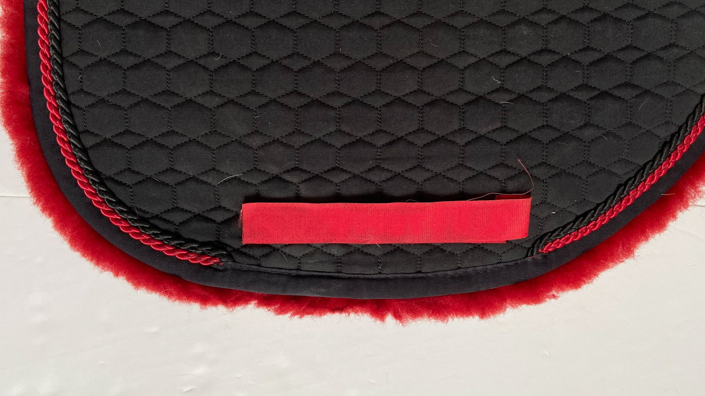 Mattes Sheepskin Hunter Pad - Black & Red - Large