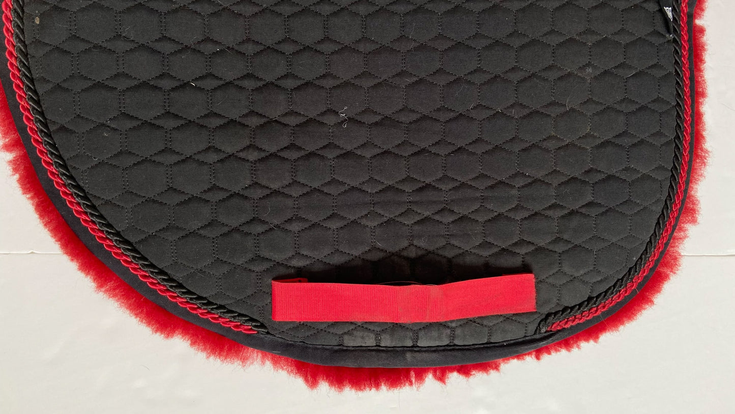 Mattes Sheepskin Hunter Pad - Black & Red - Large