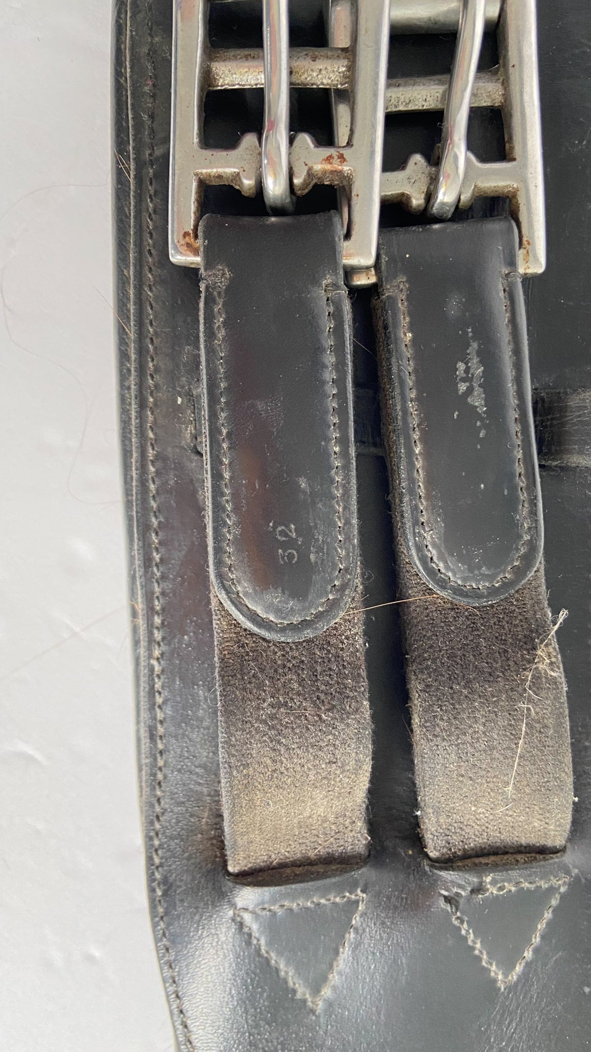 Leather Shaped Dressage Girth - Black - 32"