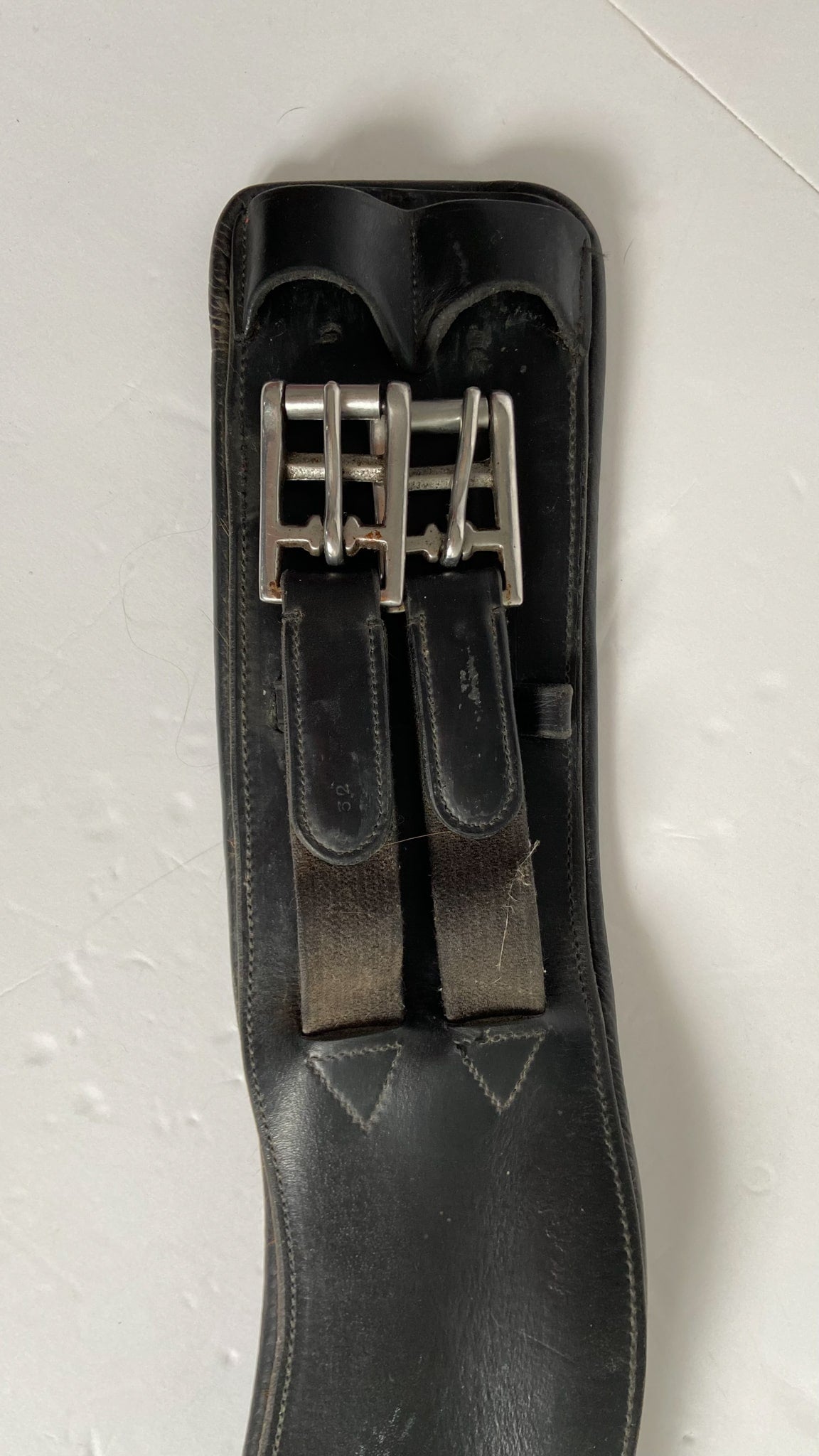 Leather Shaped Dressage Girth - Black - 32"