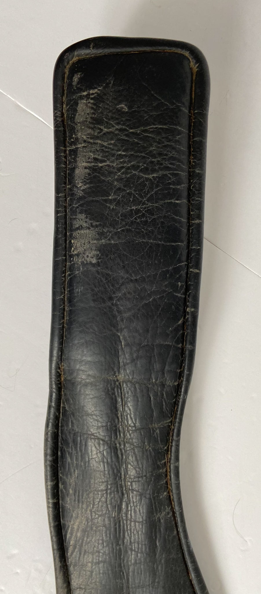 Leather Shaped Dressage Girth - Black - 32"